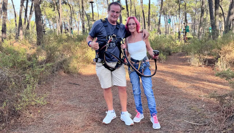 Bargain-Loving Brits in the Sun thumbnail