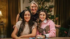 Sara Davies' Christmas Craft Off