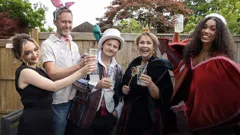 Hollyoaks Does Come Dine