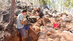 Outback Crystal Hunters