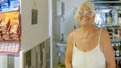 Bargain-Loving Brits in the Sun