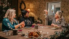 Sara Davies' Christmas Craft Off