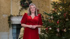 Sara Davies' Christmas Craft Off