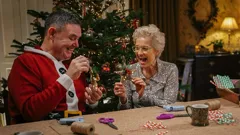 Sara Davies' Christmas Craft Off