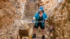 Gem Hunters Down Under